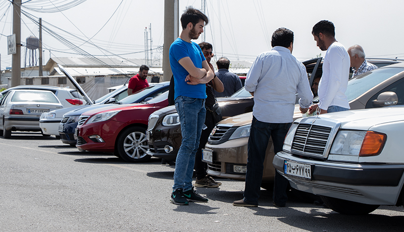 ریزش قیمت خودروهای داخلی و وارداتی در بازار آزاد ادامه‌دار است؟